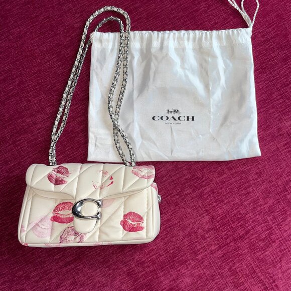 Coach Quilted Tabby 20 – Lip Print - Picture 2 of 6